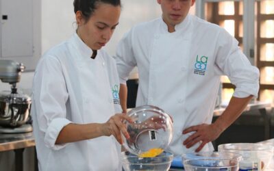 La academia de gastronomía UCAB PLAZA´S permite a los jovenes venezolanos  certificarse cómo cocineros.