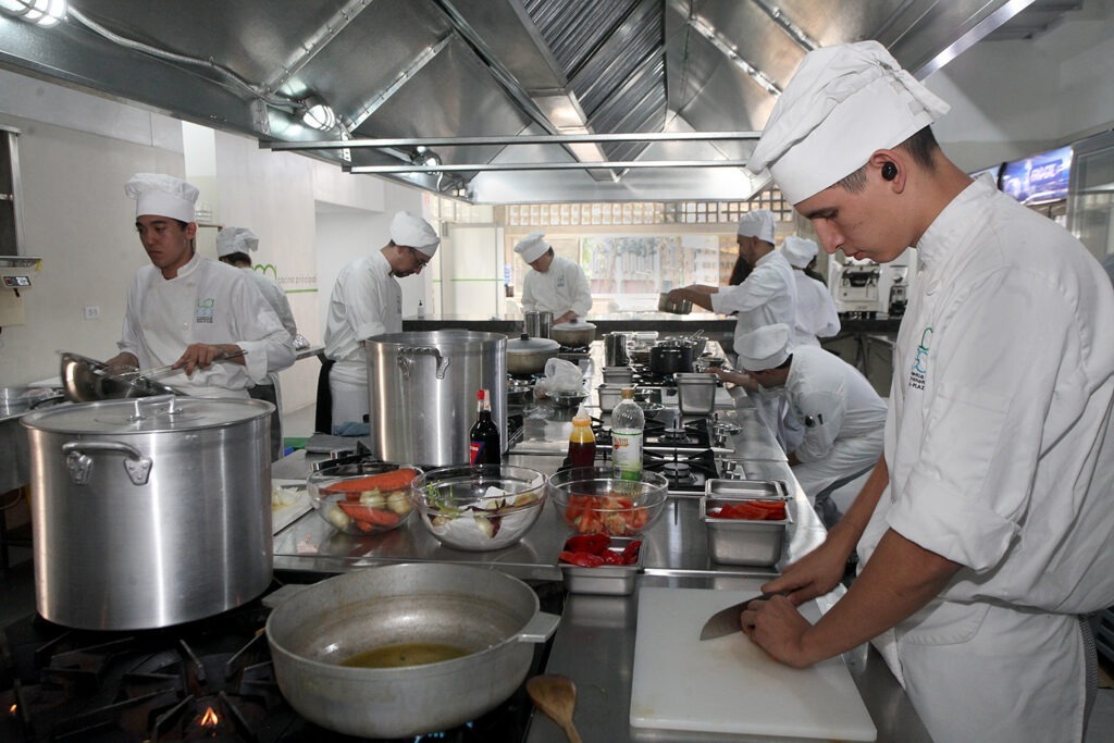LAGA-Academia-Gastronomia-estudiantes-2-1024×683
